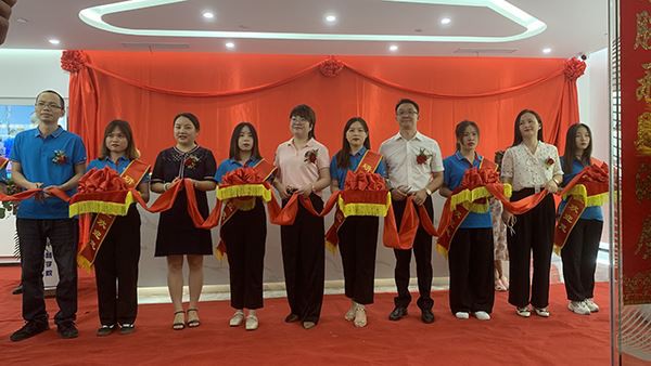 Celebrem el nostre trasllat a una nova casa! Cerimònia d'obertura de l'empres...